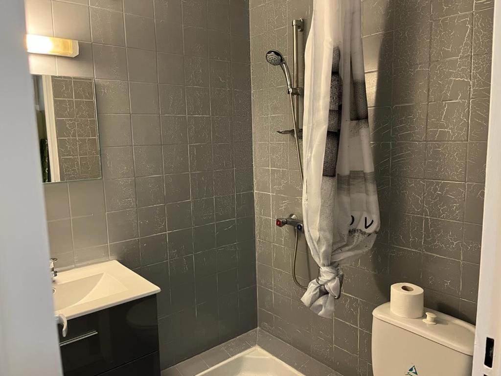 Agreable Appartement En Rez-De-Jardin A 450M De La Mer Sainte-Anne Esterno foto