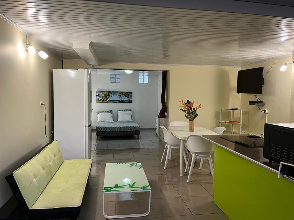 Agreable Appartement En Rez-De-Jardin A 450M De La Mer Sainte-Anne Esterno foto