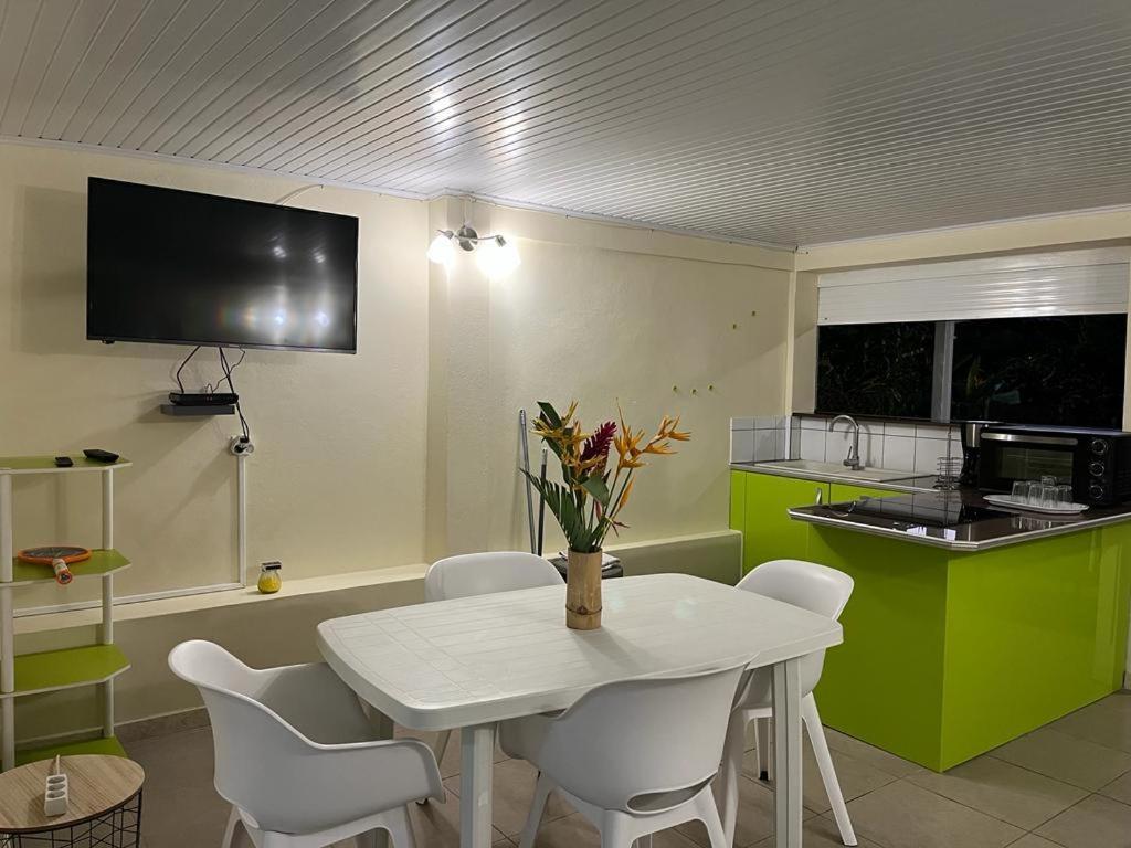 Agreable Appartement En Rez-De-Jardin A 450M De La Mer Sainte-Anne Esterno foto