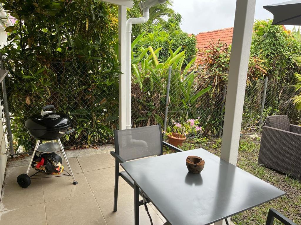 Agreable Appartement En Rez-De-Jardin A 450M De La Mer Sainte-Anne Esterno foto
