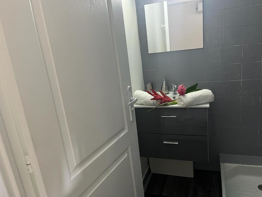 Agreable Appartement En Rez-De-Jardin A 450M De La Mer Sainte-Anne Esterno foto